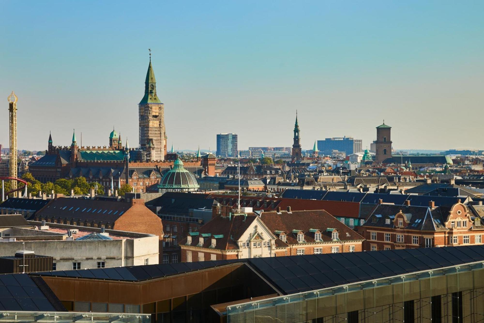 Deluxe Zimmer mit 2 Doppelbetten und Stadtblick